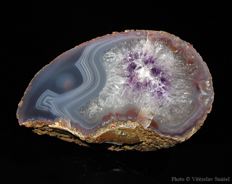 Achát, Křemen (var. Ametyst)