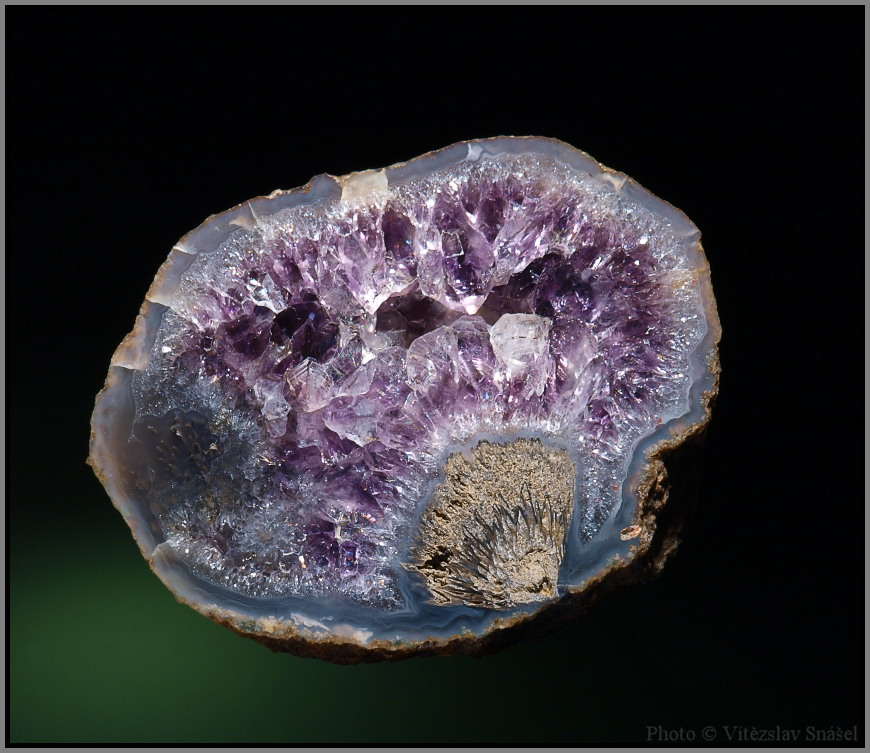 Achát, Křemen (var. Ametyst)