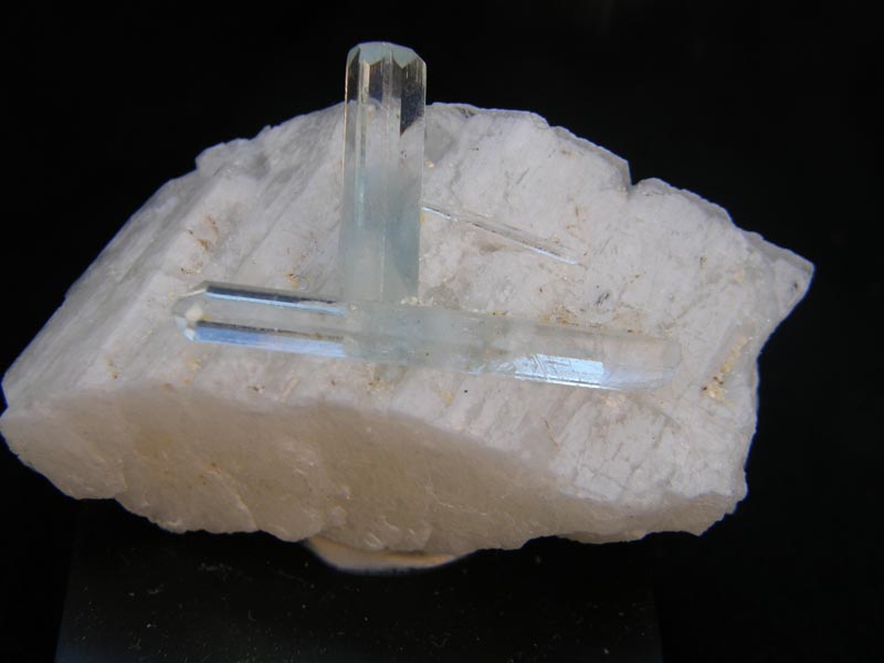 Beryl (var. Akvamarín), Albit