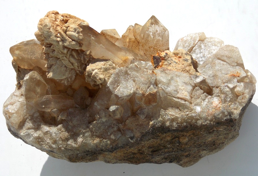 Křemen (var. Křišťál), Albit