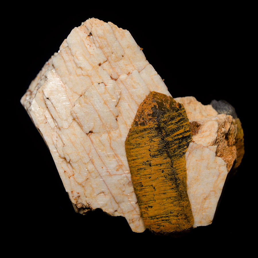 Křemen (var. Záhněda), Albit