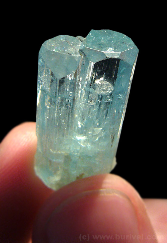 Beryl (var. Akvamarín)