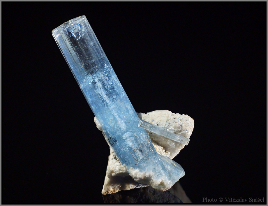 Beryl (var. Akvamarín)