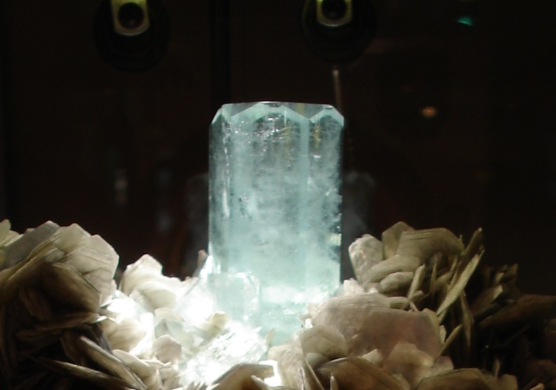 Beryl (var. Akvamarín)
