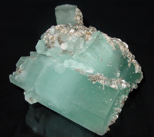 Beryl (var. Akvamarín)