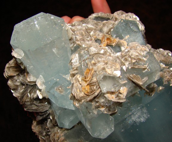 Beryl (var. Akvamarín)