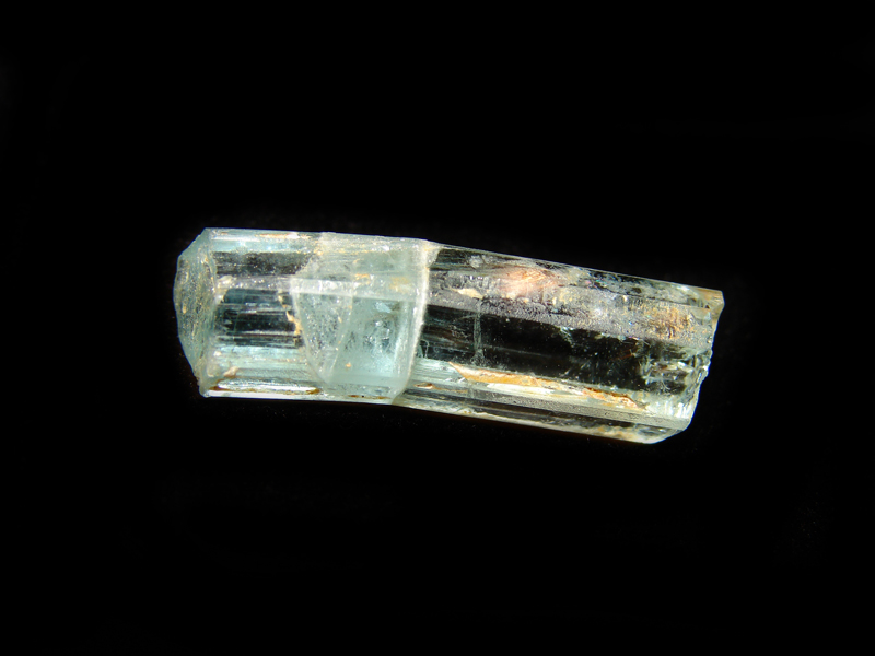 Beryl (var. Akvamarín)