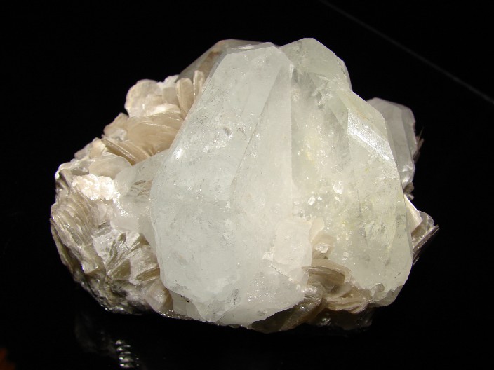 Beryl (var. Akvamarín)