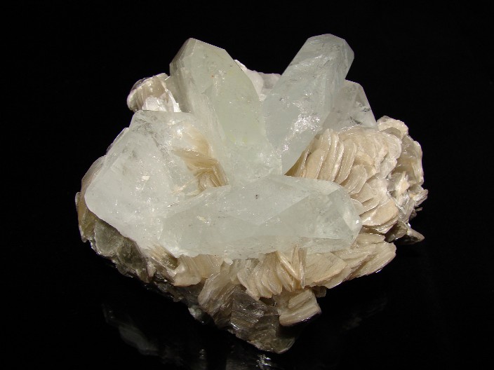 Beryl (var. Akvamarín)