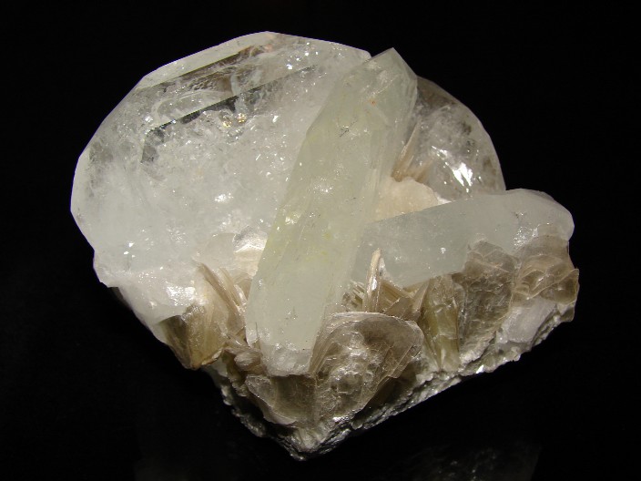 Beryl (var. Akvamarín)