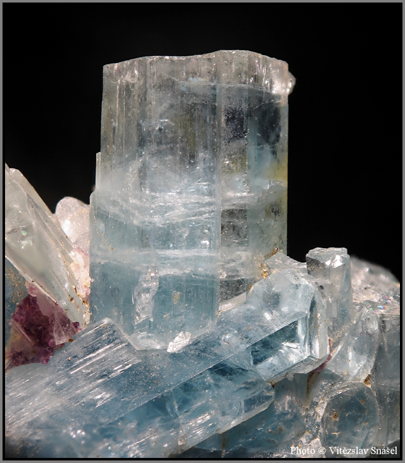 Beryl (var. Akvamarín)