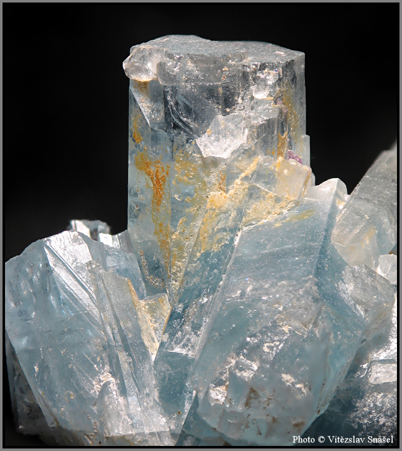 Beryl (var. Akvamarín)