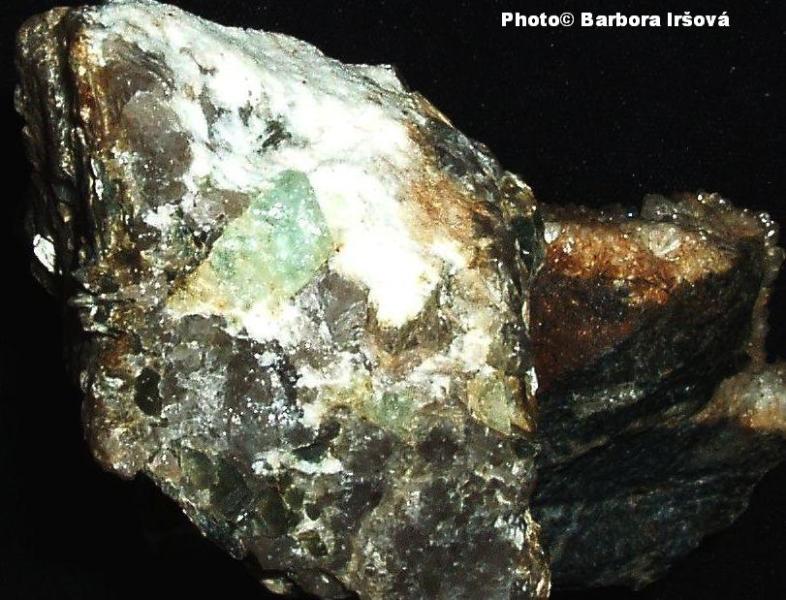 Beryl (var. Akvamarín)