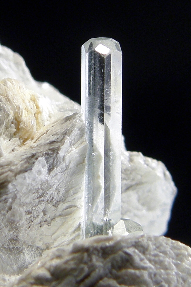 Beryl (var. Akvamarín)