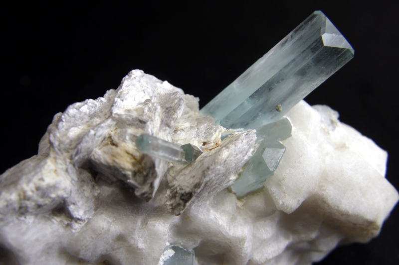 Beryl (var. Akvamarín)