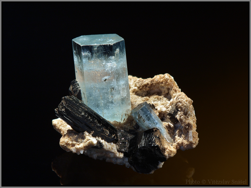 Beryl (var. Akvamarín), Skoryl