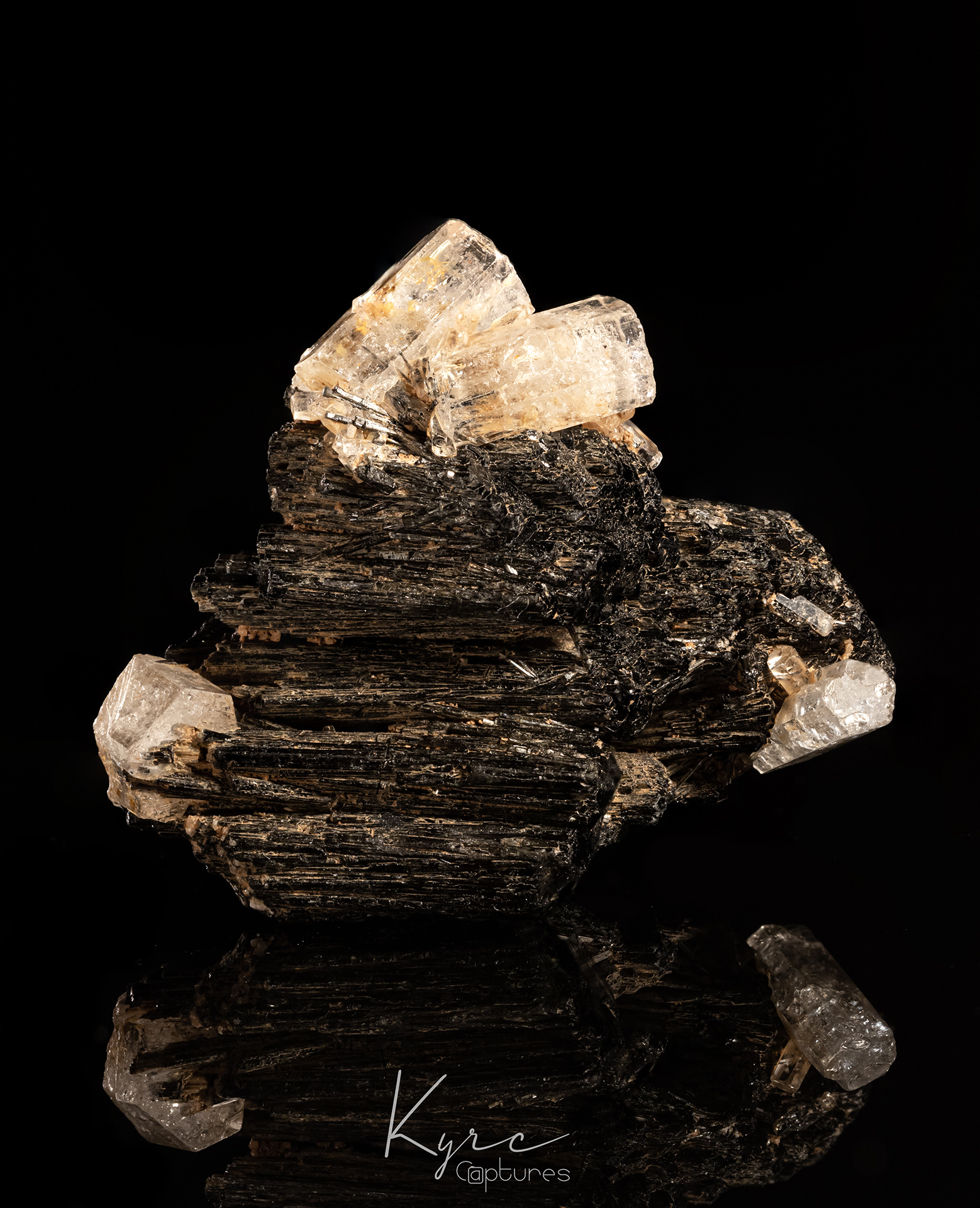 Beryl (var. Goenit), Skoryl