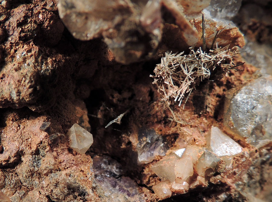 Bizmutinit, Scheelit