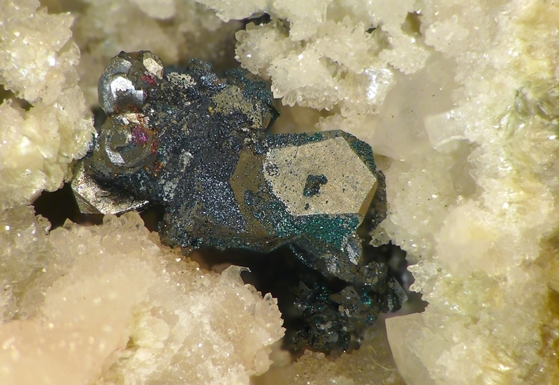 Tennantit, Chalkopyrit, Bornit