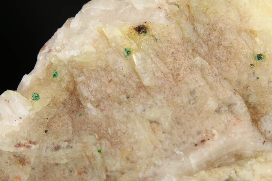 Chalkopyrit, Malachit, Kalcit