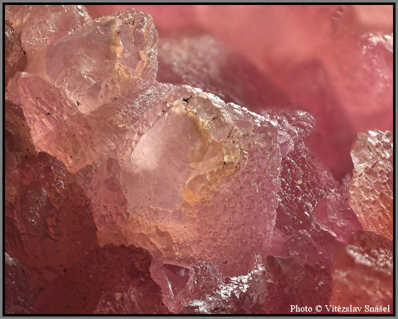 Kalcit (var. Kobaltokalcit)