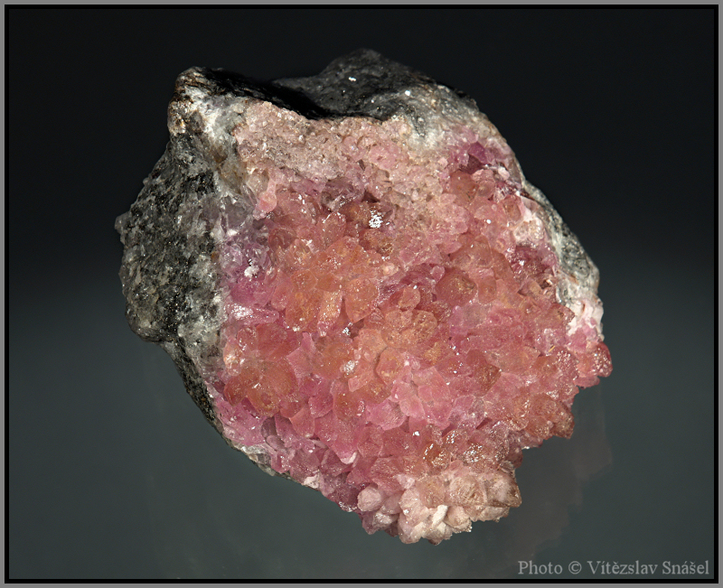 Kalcit (var. Kobaltokalcit)