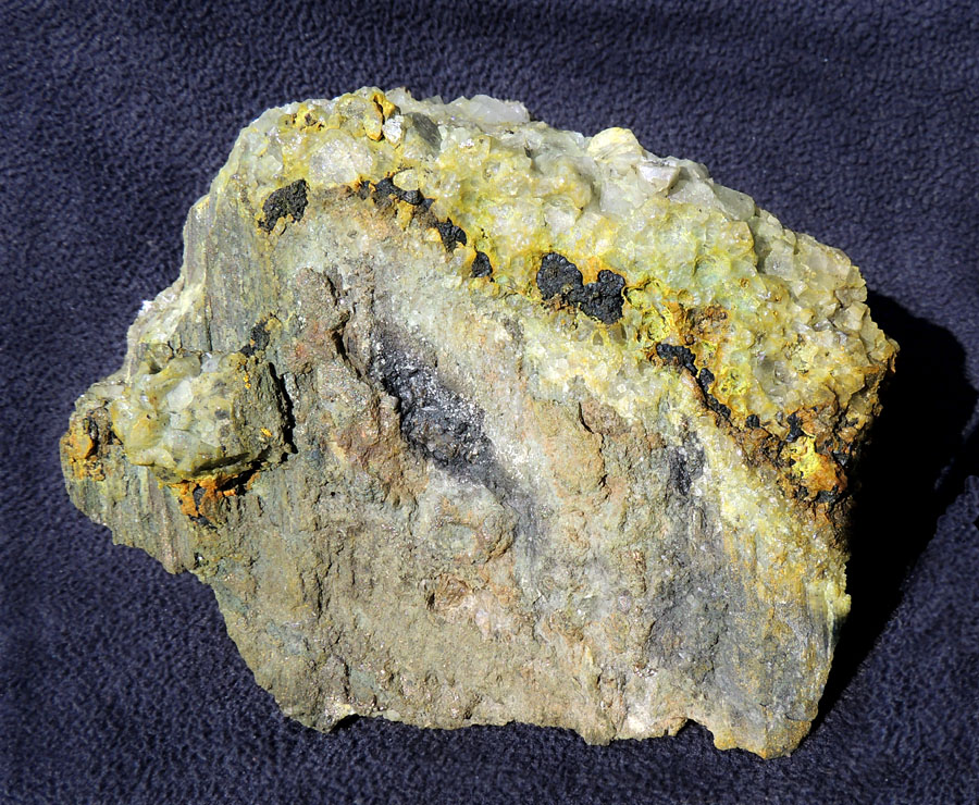 , Paramontroseit, Kalcit