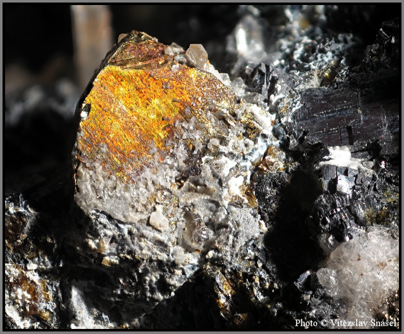 Chalkopyrit, Galenit, Křemen