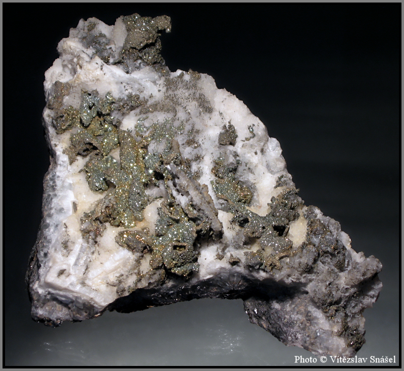 Křemen, Chalkopyrit