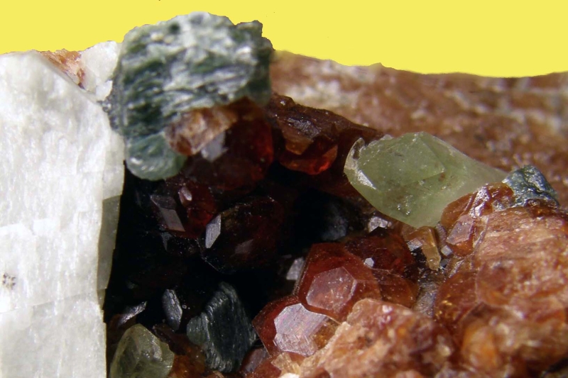 Grossulár, Diopsid, Chlorit