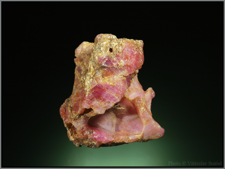 Korund (var. Rubín)