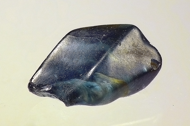 Korund (var. Safír)