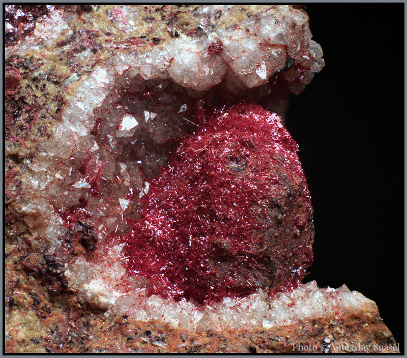 Kuprit (var. Chalkotrichit)