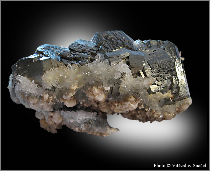 Pyrit, Křemen, Dolomit