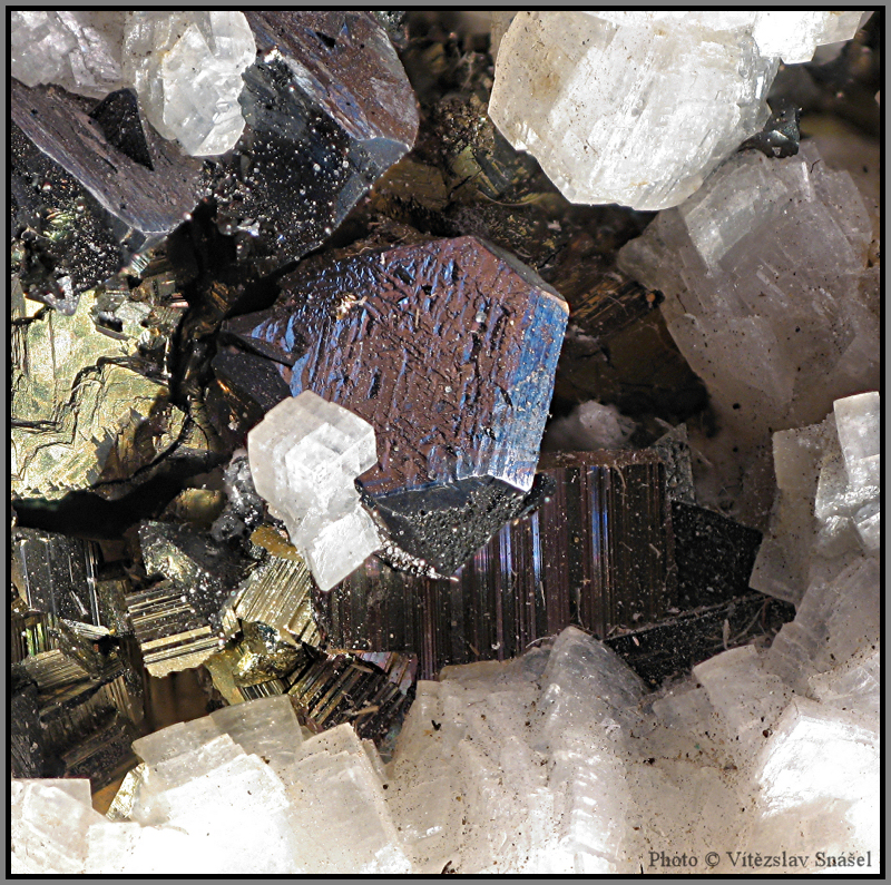 Tetraedrit, Pyrit, Dolomit