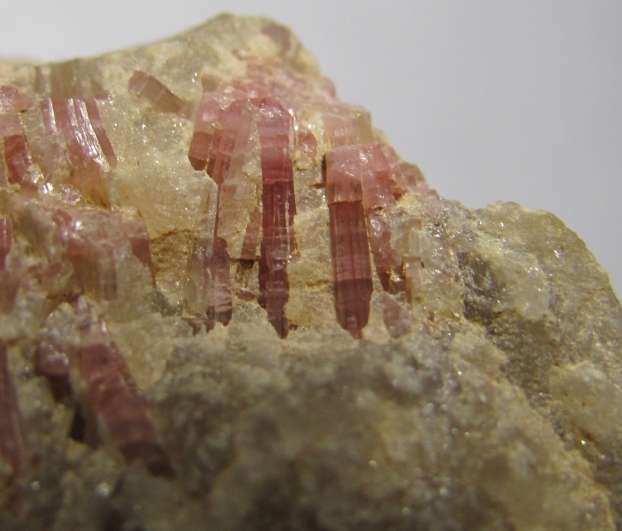 Elbait (var. Rubelit)