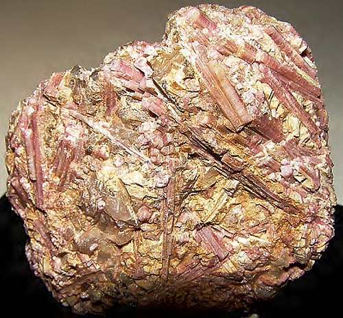 Elbait (var. Rubelit)