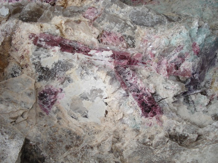 Elbait (var. Rubelit)