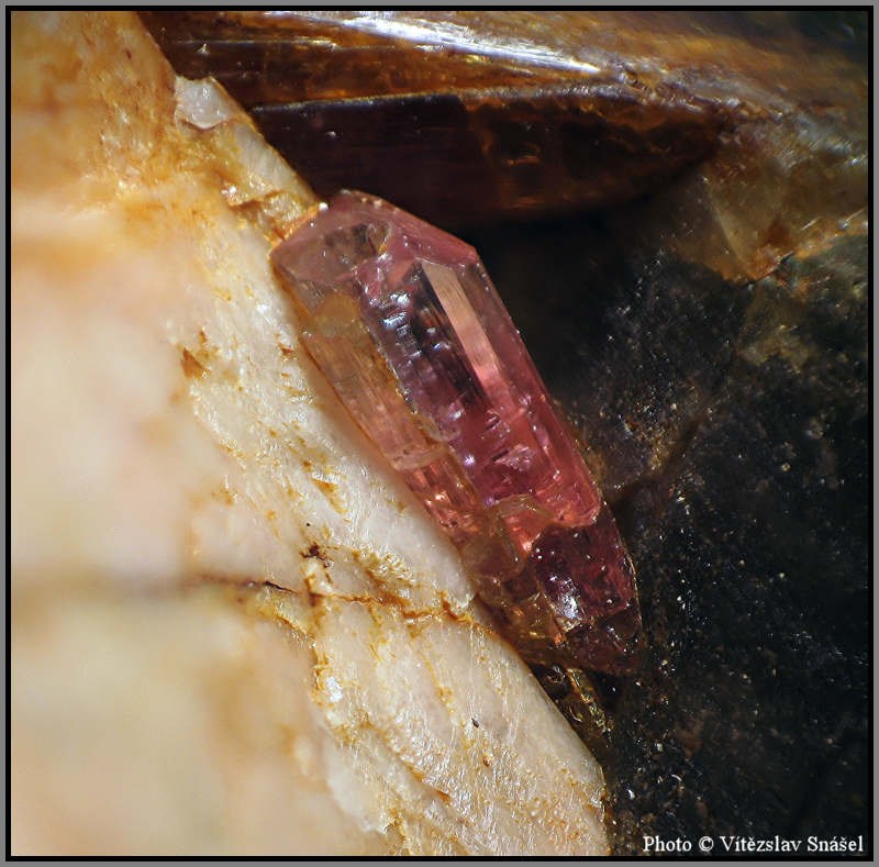 Elbait (var. Rubelit)