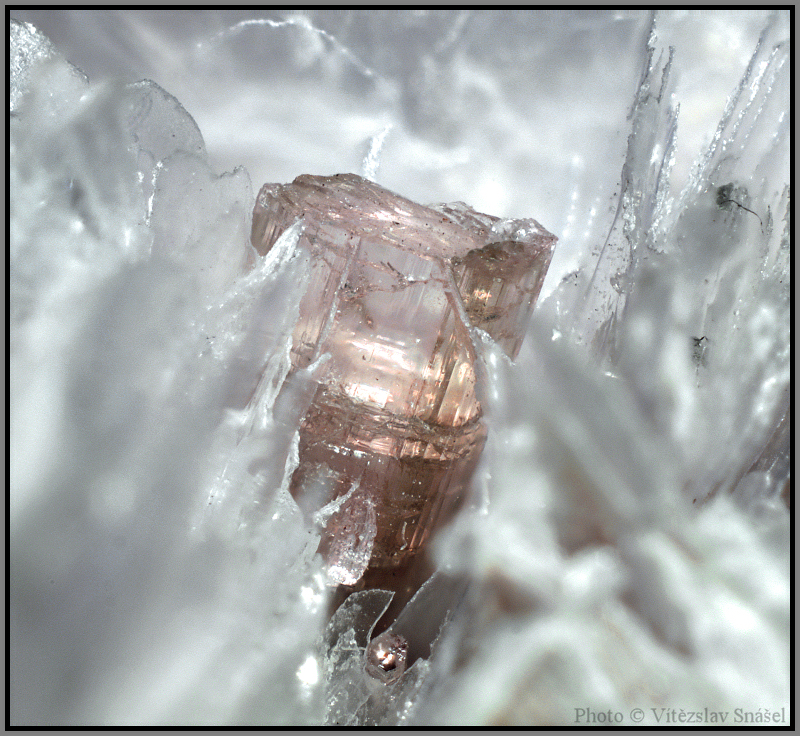 Elbait (var. Rubelit)