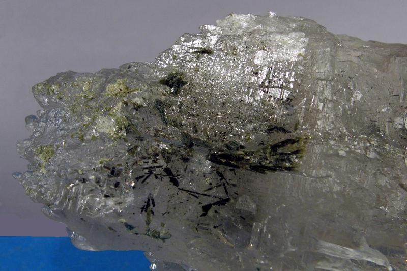 Křemen (var. Záhněda), Epidot