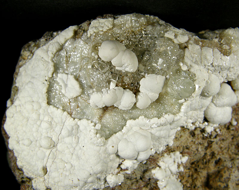 Opál (var. Hyalit), Fluorapatit