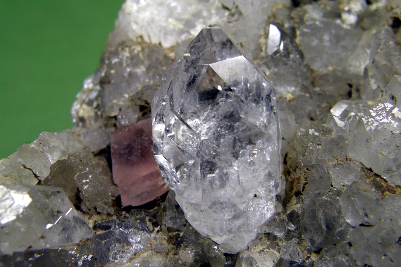 Křemen (var. Křišťál), Fluorit