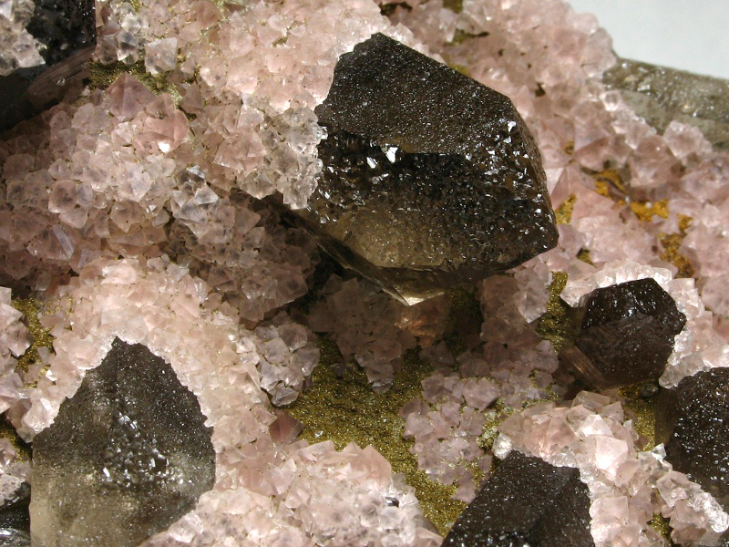 Fluorit, Křemen (var. Záhněda)