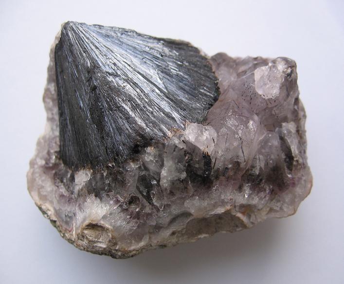 Goethit, Křemen (var. Ametyst)