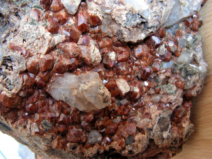 Grossulár (var. Hessonit)