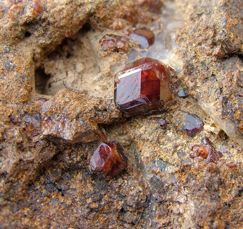 Grossulár (var. Hessonit)