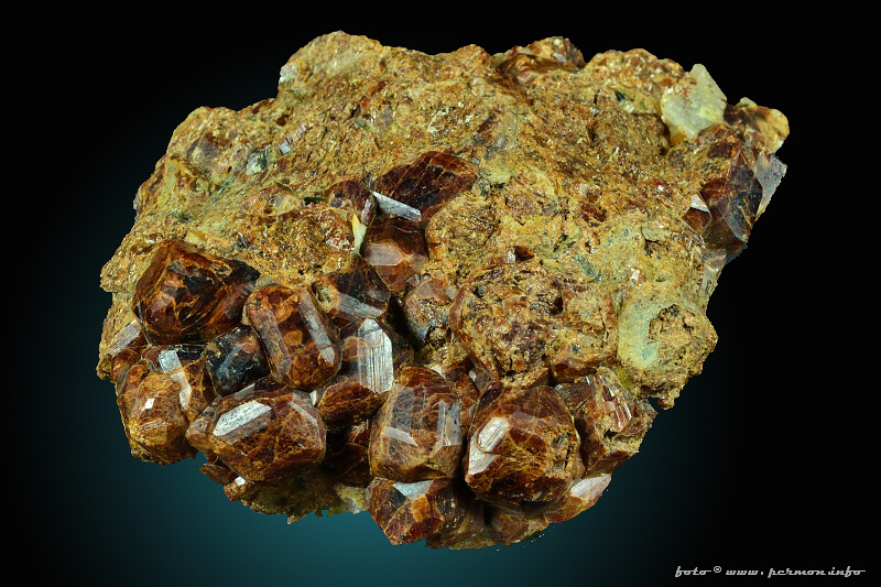 Grossulár (var. Hessonit)