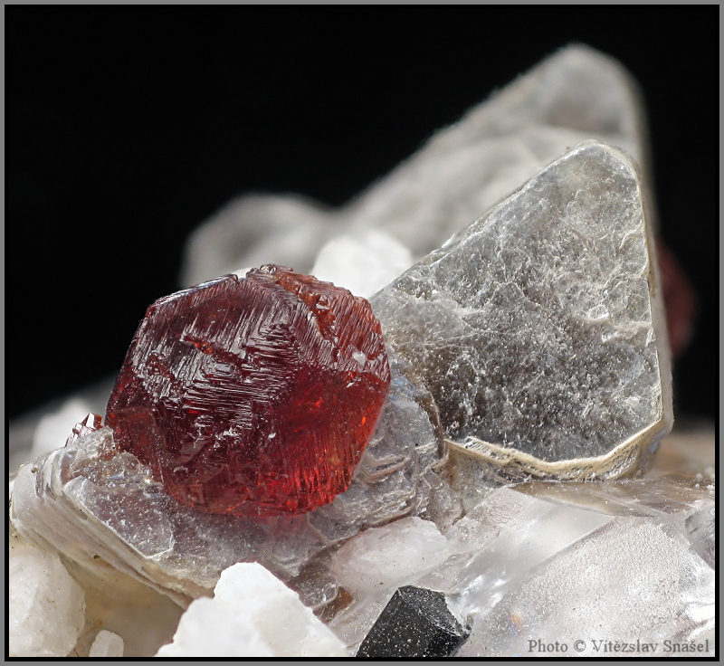 Spessartin, Muskovit