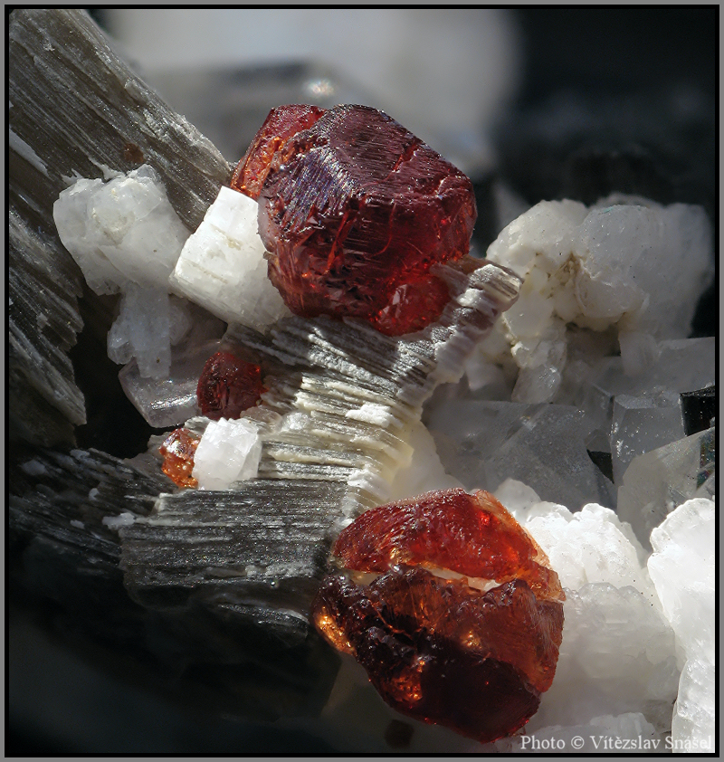 Spessartin, Muskovit